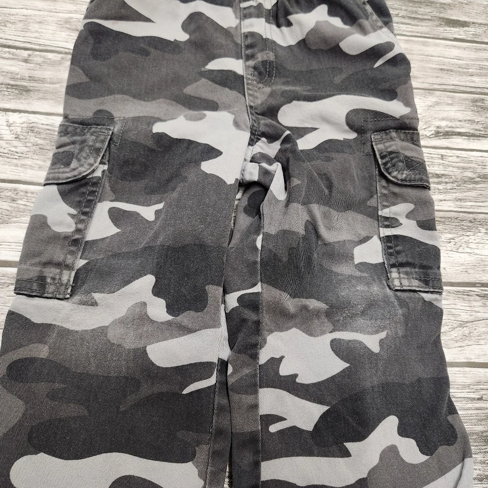 Childrens place 2 pair of pull on cargo pants